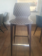 Moderner Barhocker mit