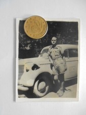 Foto Wehrmacht Soldat in Tropenuniform vor PKW Auto Tarnscheinwerfer Notek