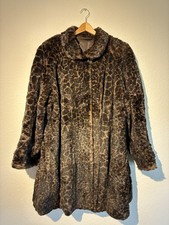 Pelzmantel Damen, Kaninchen in