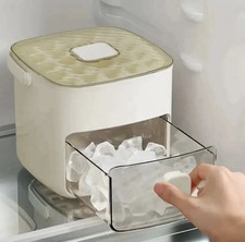 Eisform mit Behälter und