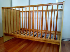 Babybett Gitterbett Alvi 120cm x 60cm Lattenrost Holz 2 entfern Stäbe & Matratze