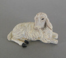 Schaf liegend 4 cm hoch für Krippe Krippenfigur N32; Farbfehler Ohr