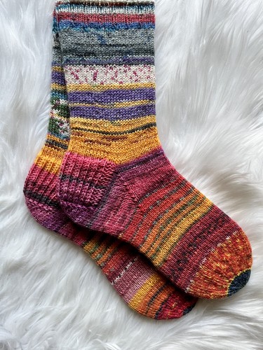 Handgestrickte socken - handgestrickte,