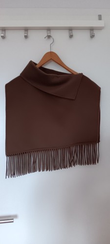 Kurzes cape mit - mit, franzen