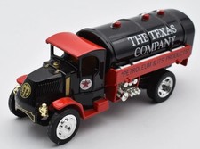 Matchbox Collectibles Yesteryear Mack AC Truck 1920 Texaco Tanker Truck. 38044