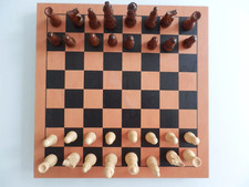 Schachspiel aus Holz - einteiliger Sockel 29,5 cm ECKIG