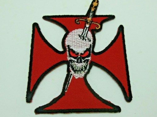Eisernes kreuz rot totenkopf - eisernes,