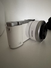 Samsung NX3000 20.3MP Digitalkamera - Weiß (Kit mit i-Function 16-50mm Objektiv)