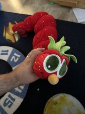 Karls Erdbeerhof Raupe/Raupi rot Kuscheltier Stofftier ca.35cm