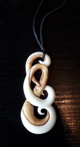 Maori carving 6cm bone - 6cm,