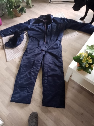 Ein blauer schlafsack - blauer,