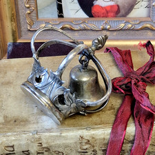 Feine antike Krone als Glocke