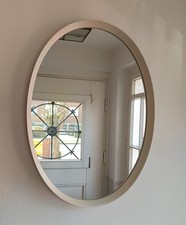 Schöner alter ovaler Holz