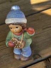 Goebel Nina & Marco Limpke  Figur  Nina mit Zipfelmütze und Lebkuchenherz 15 cm