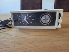 Universum Radiowecker Uhr