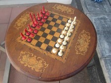 Schachspiel um 1880 Bein rot weiß plus Tisch plus Figuren
