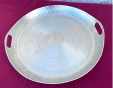 silberfarbenes Tablett