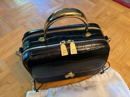 Sehr exklusive aigner - sehr,