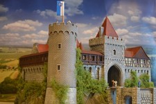 Spur H0 1/87 Burg Fachwerk