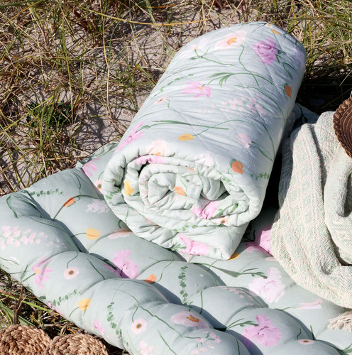 Chic antique aix quilt mit - aix,