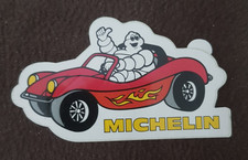 Werbe-Aufkleber Michelin, Cabrio Auto Reifen BIB Bibendum im Strandbuggy - 80er