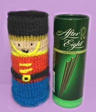 STRICKANLEITUNG - Weihnachten Soldat Santa After Eight Sticks Süßigkeiten Halter 15 cm