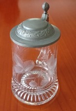 Bierkrug aus Glas mit Deckel