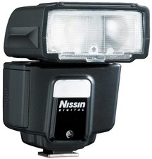 Nissin i40 Blitzgerät für