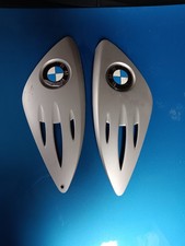 Seitenverkleidungsteil mit BMW