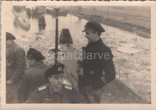 Foto, Kriegsmarine, U-Boot Mannschaft (MJ-44)1025