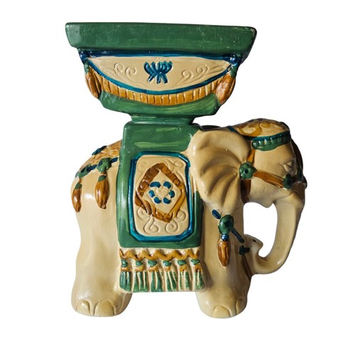 Pflanztopf auf elefant - pflanztopf,