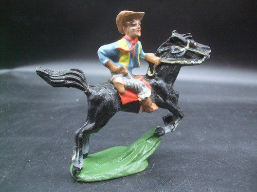 Masse cowboy auf pferd - masse,