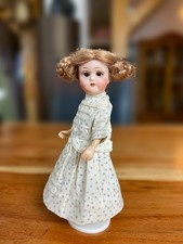 Antike Puppenstube Püppchen