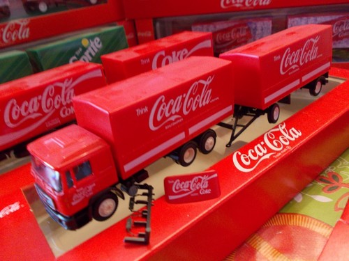 Coca cola trink man - ",
