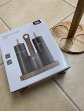 Holzbrett / Menage/ Gestell für Essig und Ölspender / Gewürze