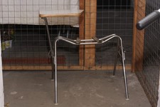 Eames Fiberglas sidechair TSS Stapelgestell mit Tisch Vitra Herman Miller