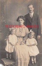 Mutter & Vater trägt Brille Kinder Remney Studio Whitehaven Postkarte (C163