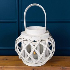 Laterne aus Holz und Rattan