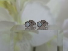 Opal Ohrstecker weiß 925