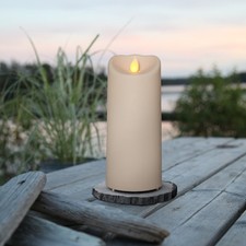LED Kerze für Außen M-Twinkle 7,5x17,5cm mit beweglicher Flamme Timer beige