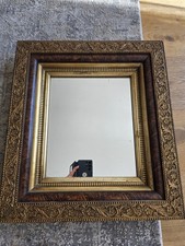 Antiker Wandspiegel im Holz-