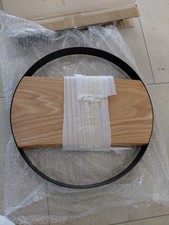 Wanduhr mit Stahlrahmen Aus