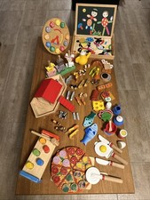 Holzspielzeuge zum Teil von