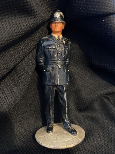 Vintage london bobby figurine - bobby,