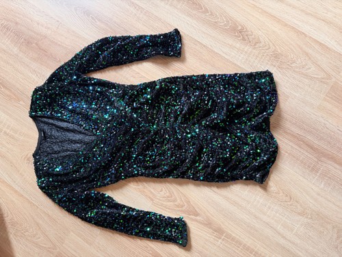 Schwarzes paillettenkleid - schwarzes,
