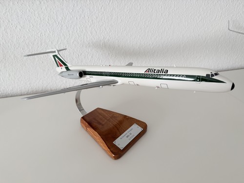 100 alitalia 82 - 1:100, md-82