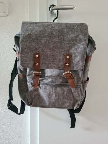 Neuer rucksack mit - rucksack, sitzkissen