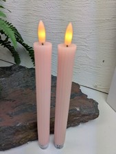 2x LED Stabkerzen mit RIlen Dinnerkerzen Tafelkerzen gerillt Echtwachs rosa