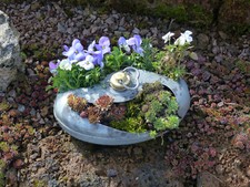 Blumenampel alte Wärmflasche Metall Garten Balkon Deko Vintage Retro Shabby Chic