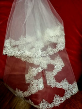 Brautschleier mit Kamm, Spitze